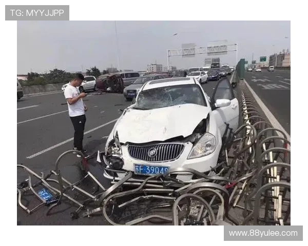 彩票开奖突发重大事故，现场一片混乱